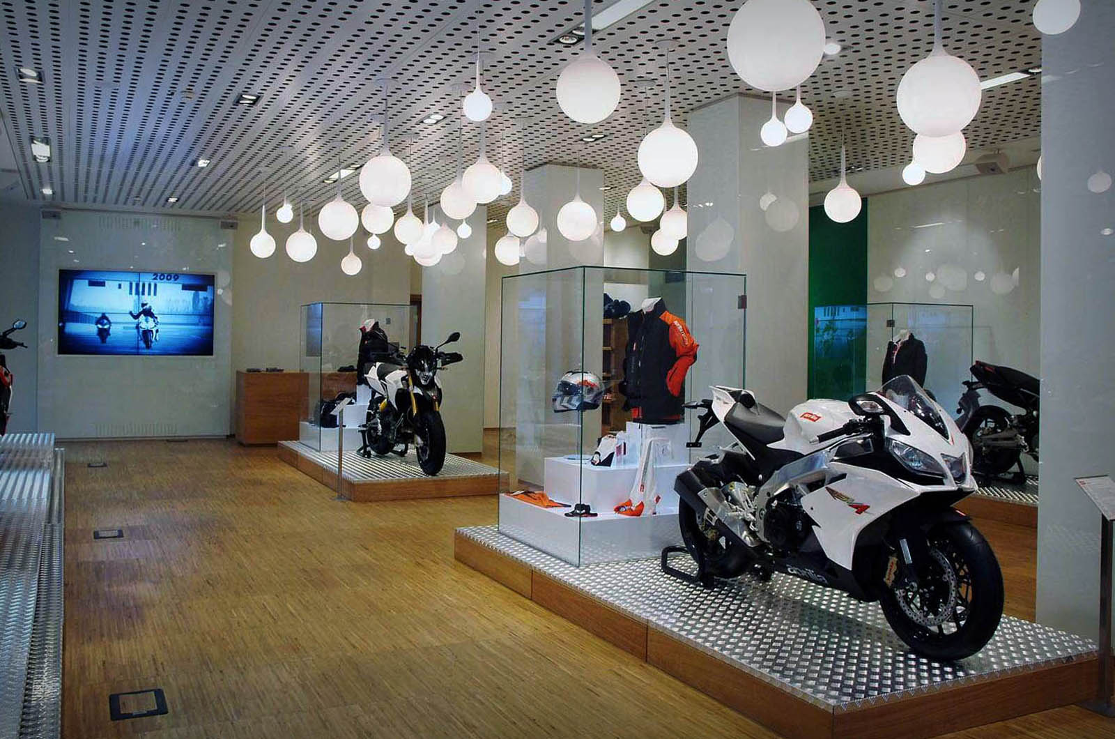 Fit Out - SHOW ROOM